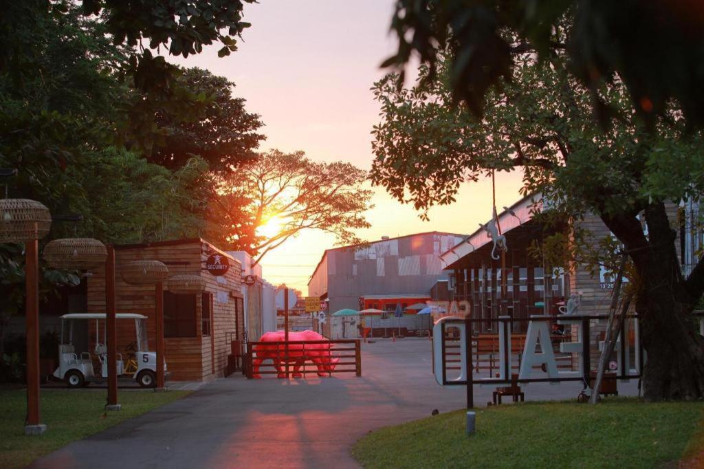 The Buffalo Amphawa Samut Songkhram Extérieur photo
